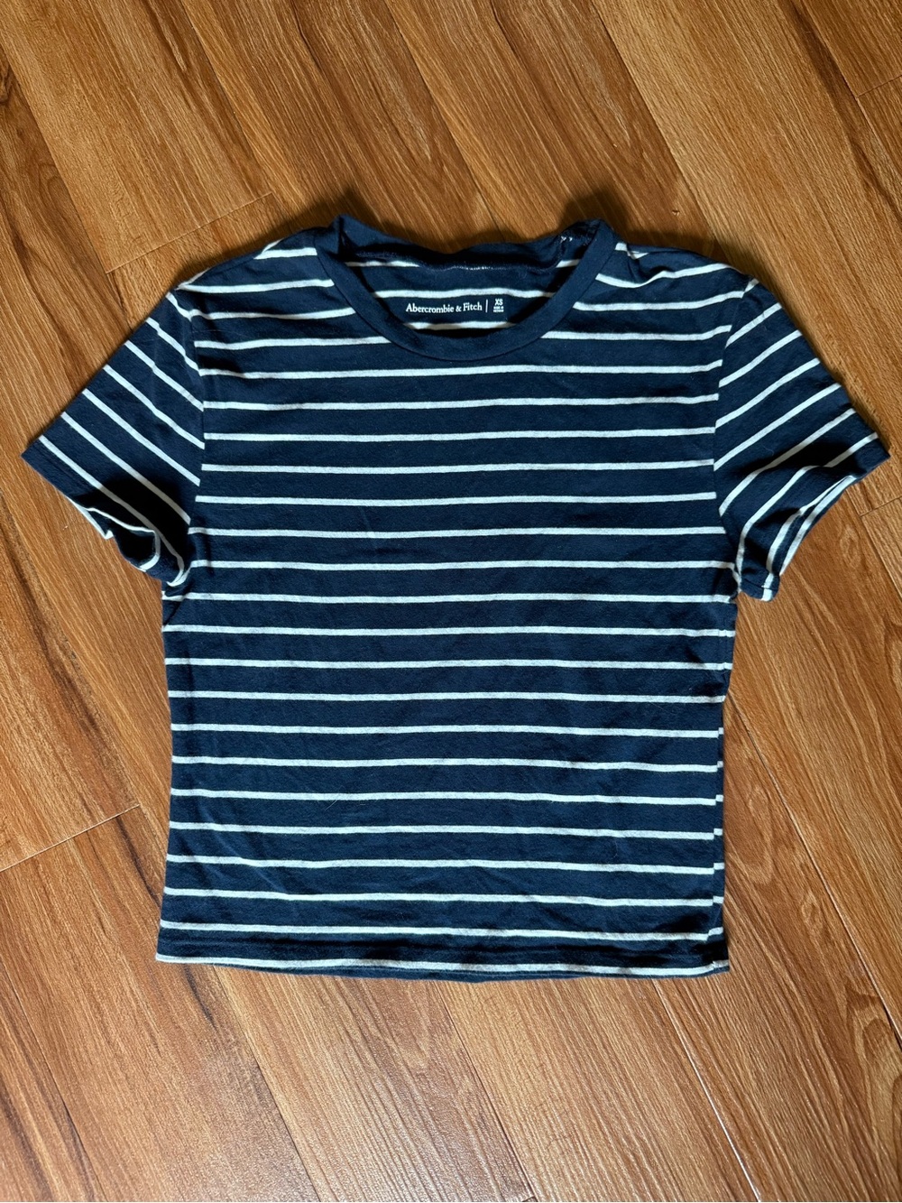 Abercrombie Baby Tee xs